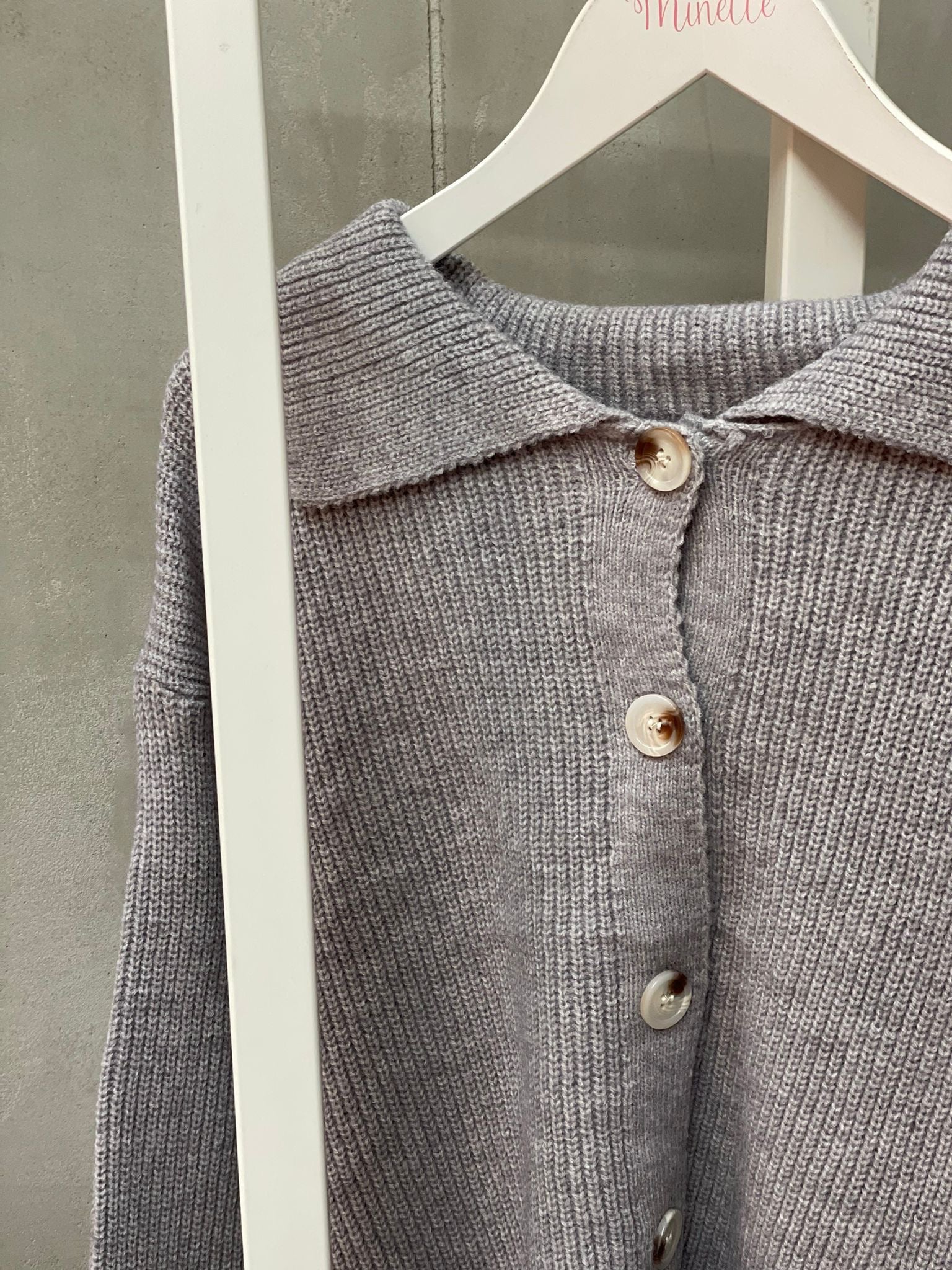 Minette Strickjacke mit Kragen grau